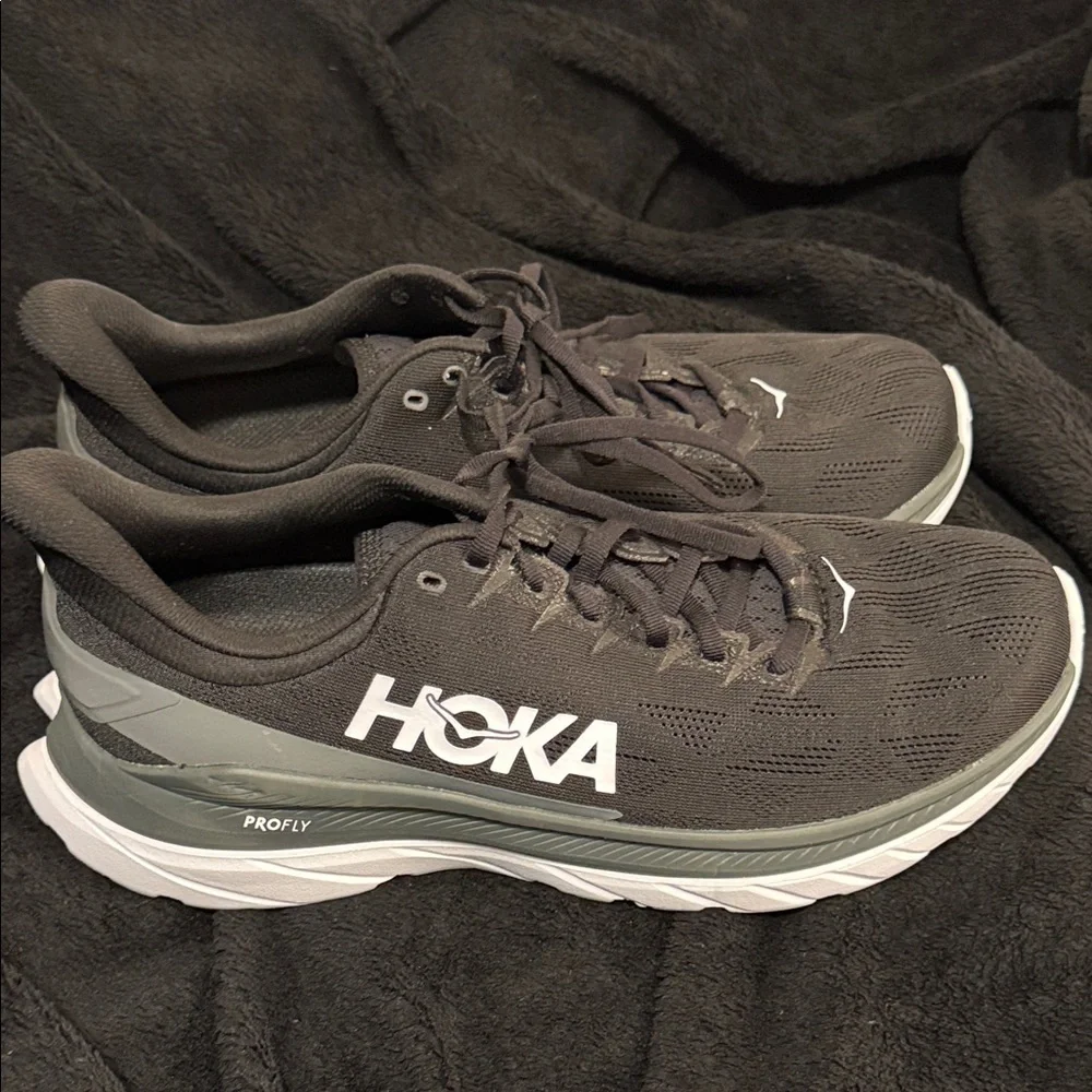 Hoka One One Mach 4 | Black & Dark Shadow | Size 10D like New condition.
